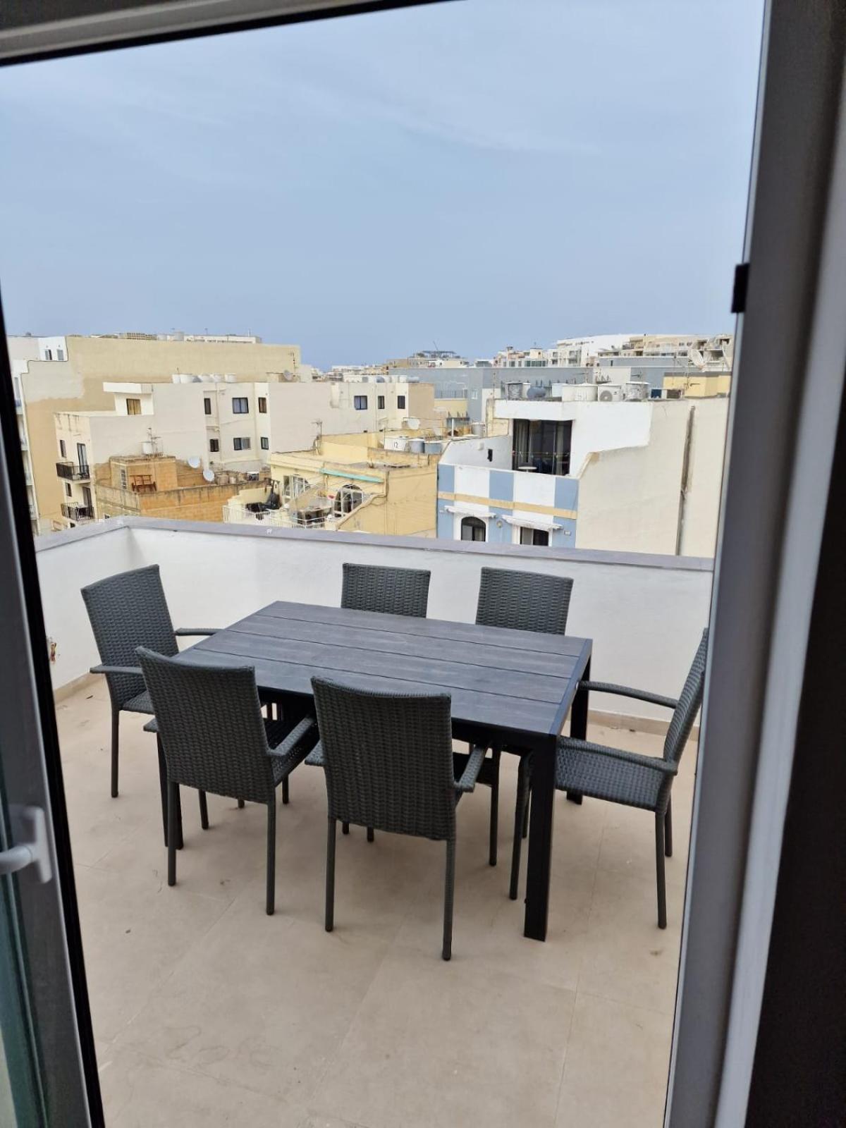 Sky Apartment 3 Сент-Полс-Бей Экстерьер фото